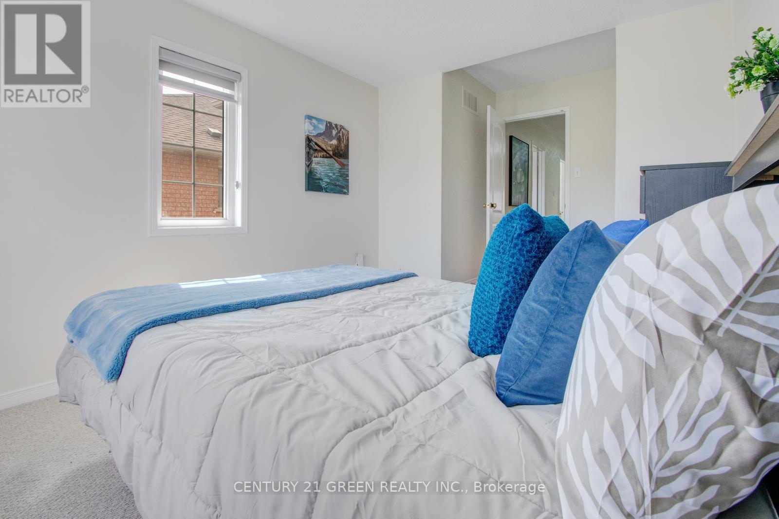 Photo 5 of 26 Oatfield Road, Brampton ON
