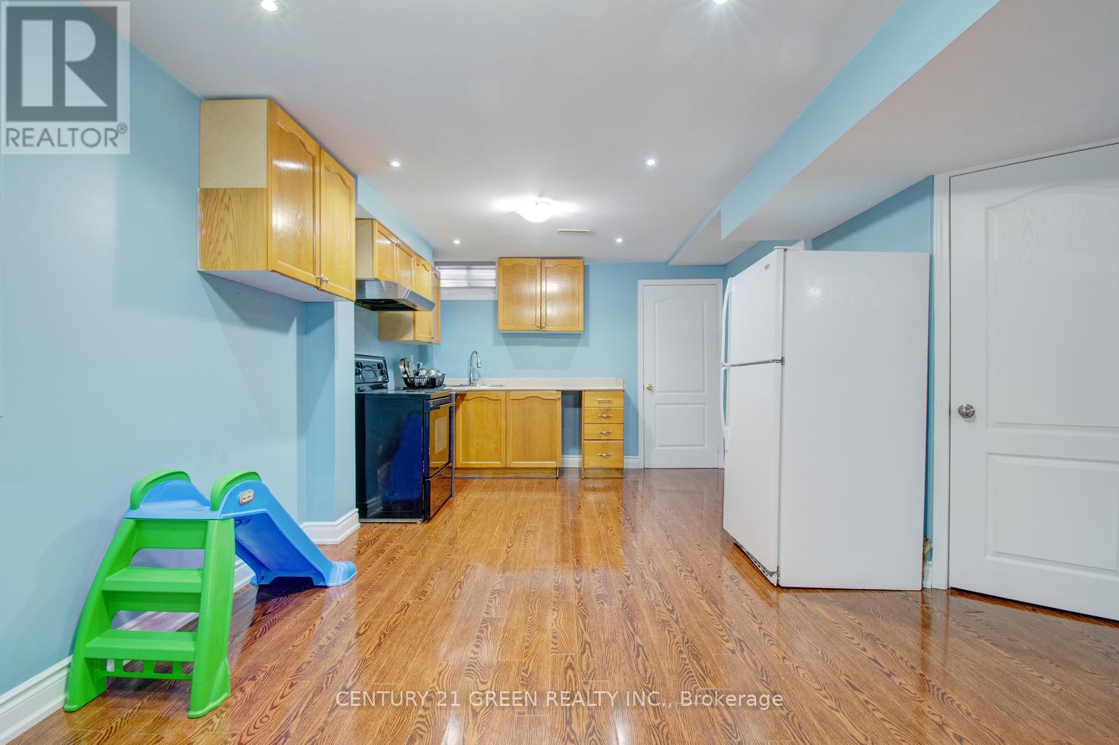 Photo 40 of 26 Oatfield Road, Brampton ON