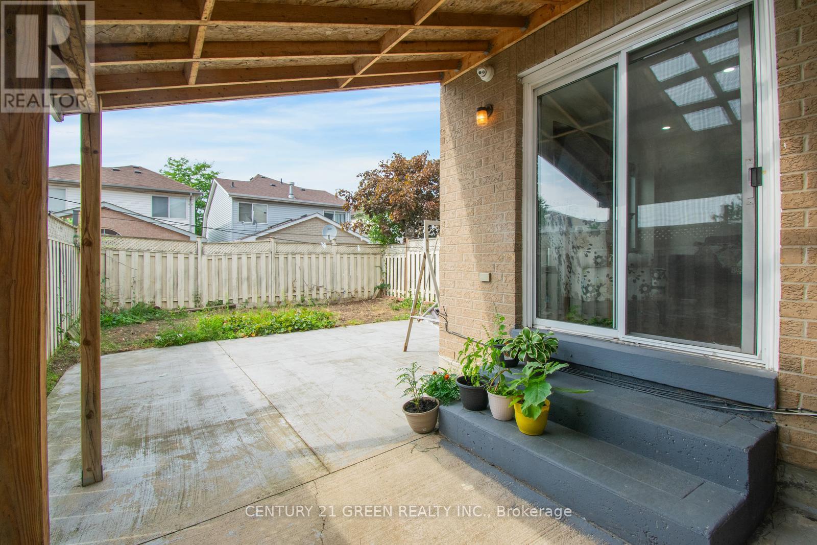 Photo 17 of 26 Oatfield Road, Brampton ON