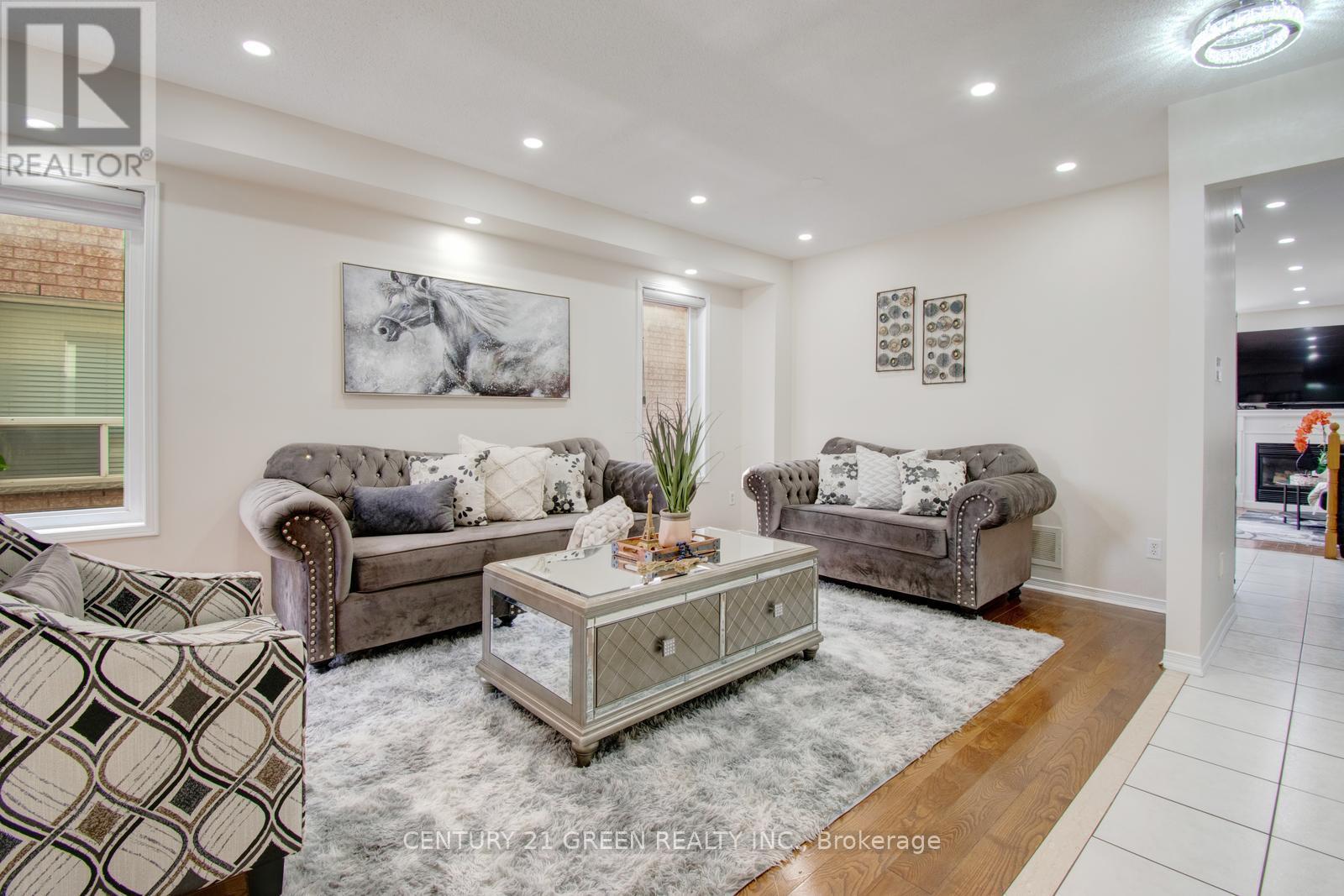 Photo 9 of 26 Oatfield Road, Brampton ON
