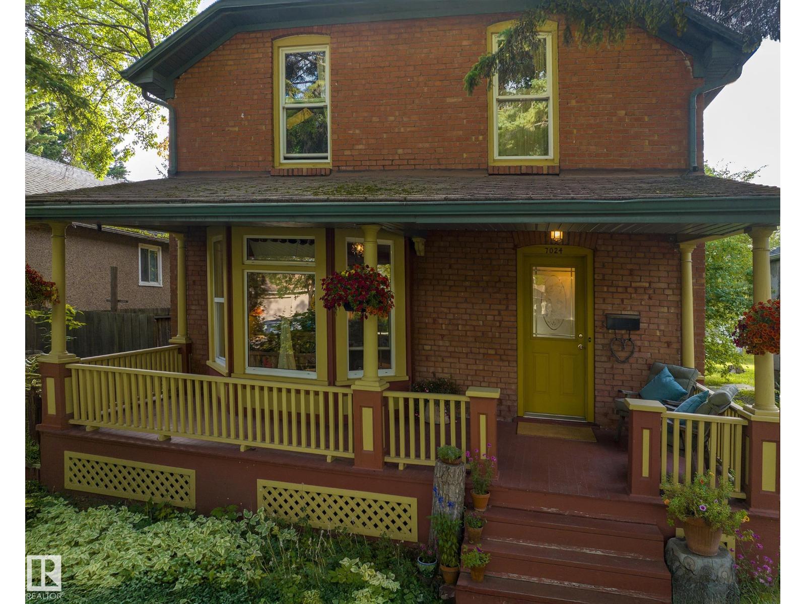 Photo 9 of 7024 105 A St Nw, Edmonton AB