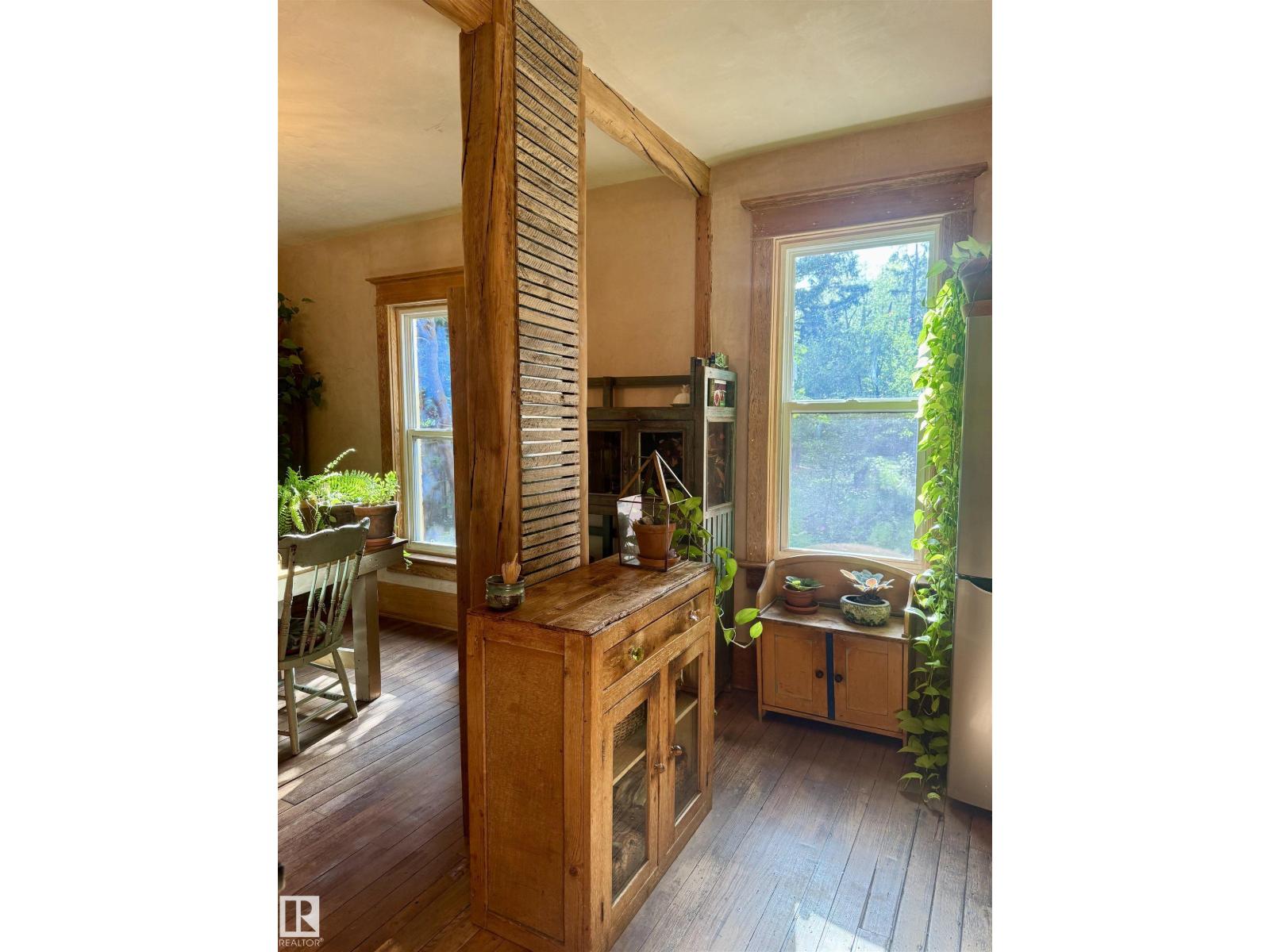 Photo 13 of 7024 105 A St Nw, Edmonton AB