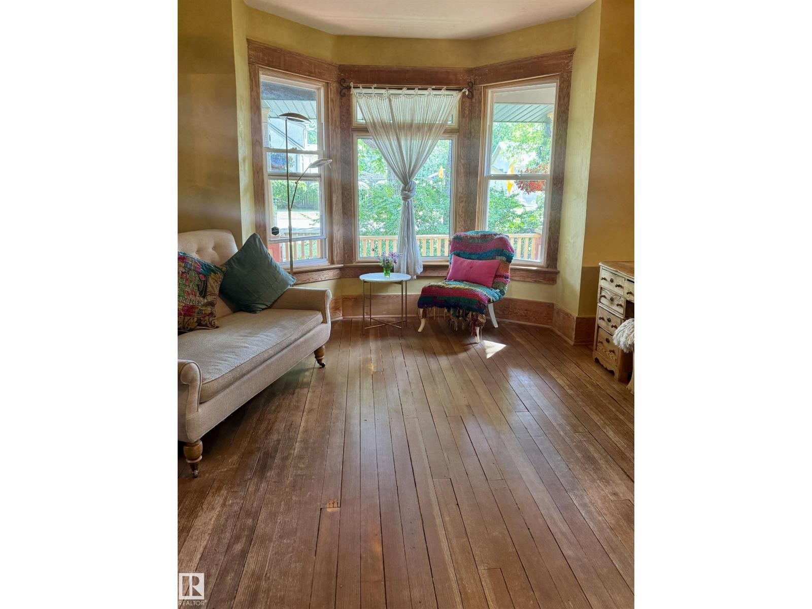 Photo 1 of 7024 105 A St Nw, Edmonton AB