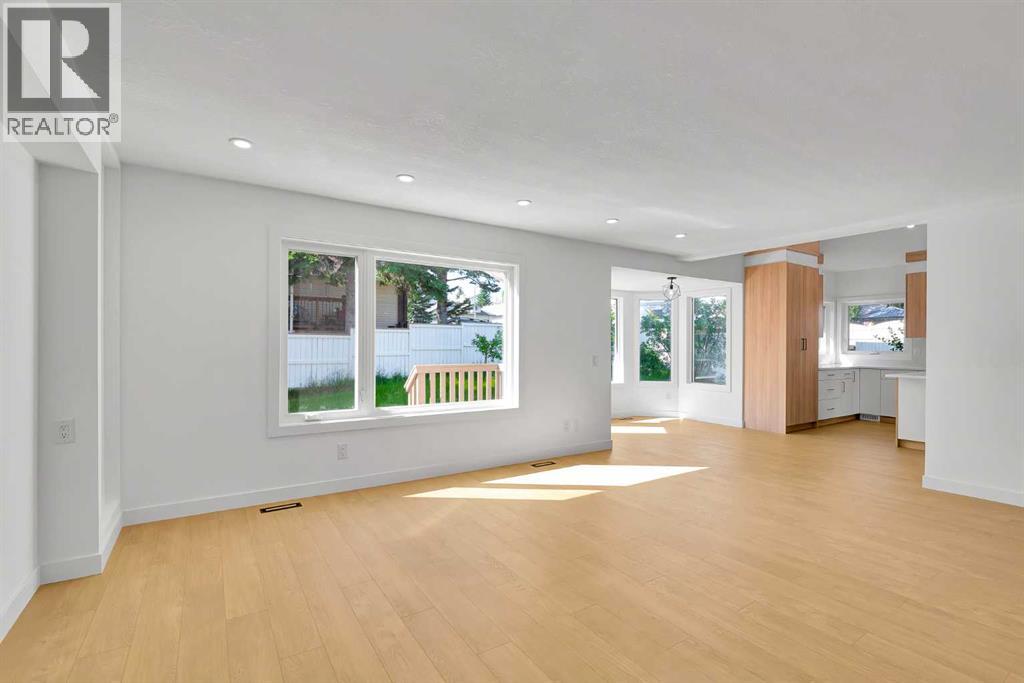 Single Family House for Sale in  Sandringham Road NW Sandstone Valley Calgary 