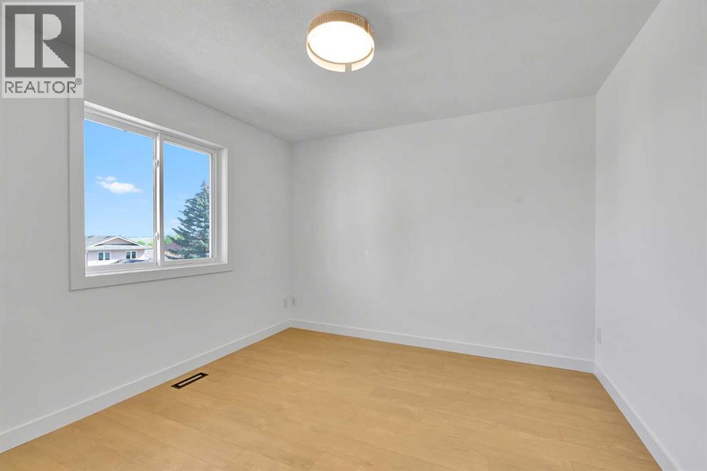 Single Family House for Sale in  Sandringham Road NW Sandstone Valley Calgary 