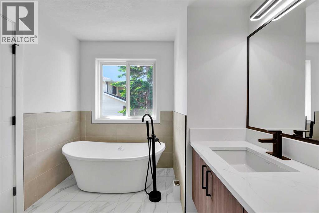 Single Family House for Sale in  Sandringham Road NW Sandstone Valley Calgary 