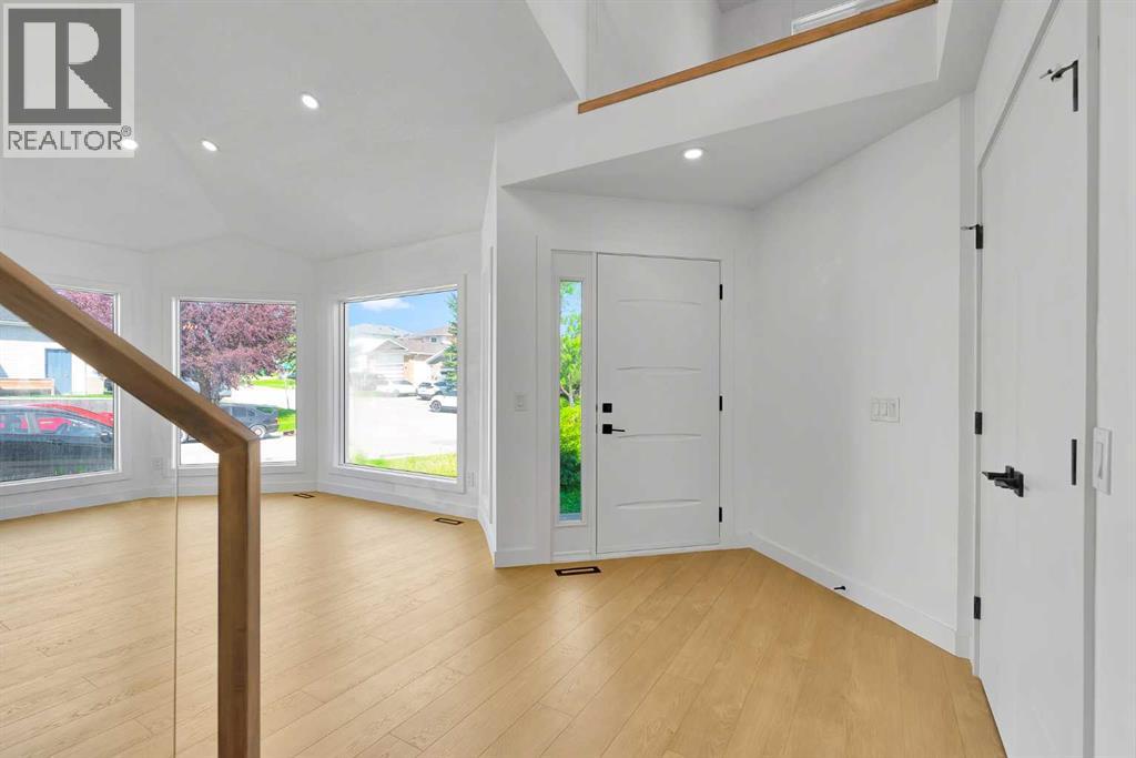 Single Family House for Sale in  Sandringham Road NW Sandstone Valley Calgary 