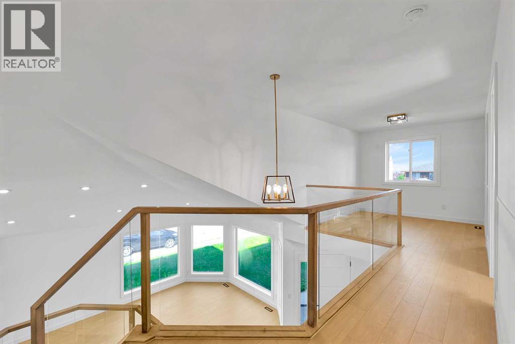 Single Family House for Sale in  Sandringham Road NW Sandstone Valley Calgary 