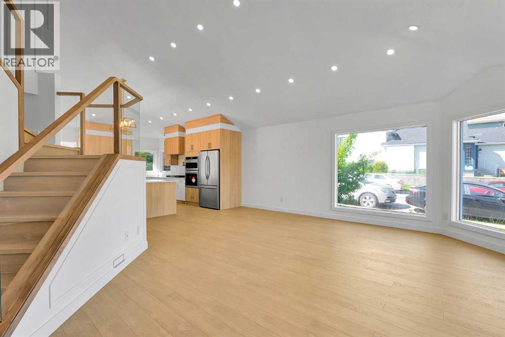 Single Family House for Sale in  Sandringham Road NW Sandstone Valley Calgary 