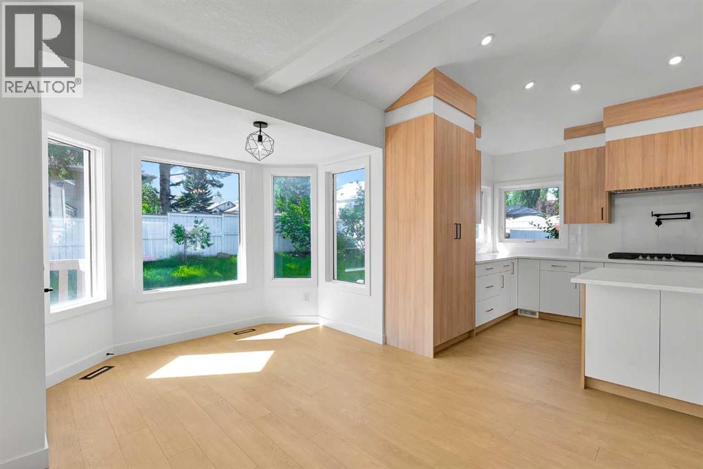 Single Family House for Sale in  Sandringham Road NW Sandstone Valley Calgary 