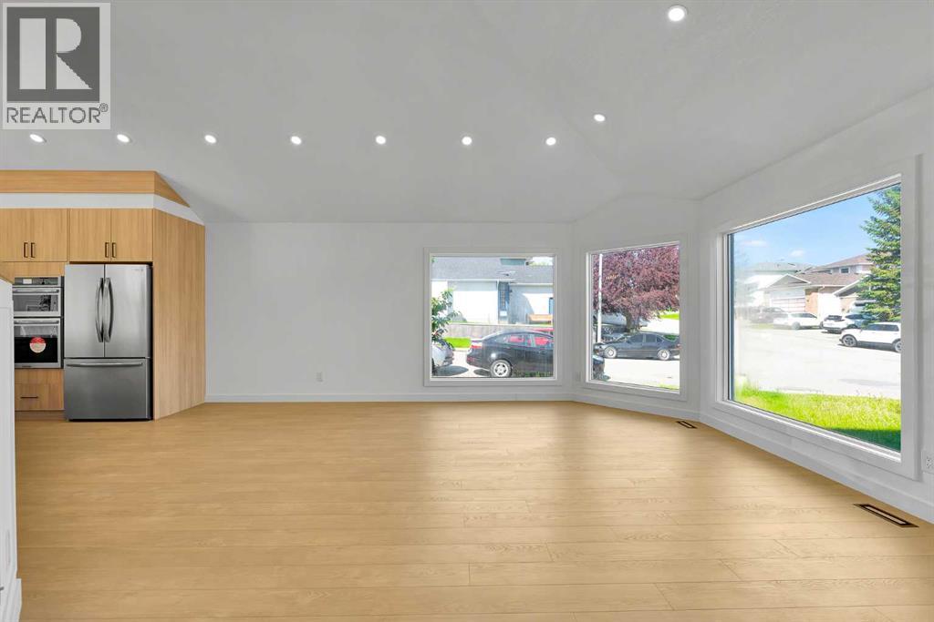 Single Family House for Sale in  Sandringham Road NW Sandstone Valley Calgary 