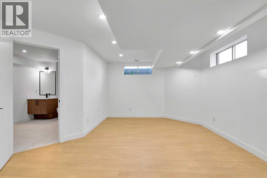 Single Family House for Sale in  Sandringham Road NW Sandstone Valley Calgary 