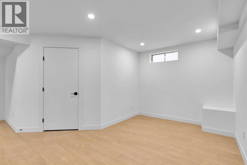Single Family House for Sale in  Sandringham Road NW Sandstone Valley Calgary 