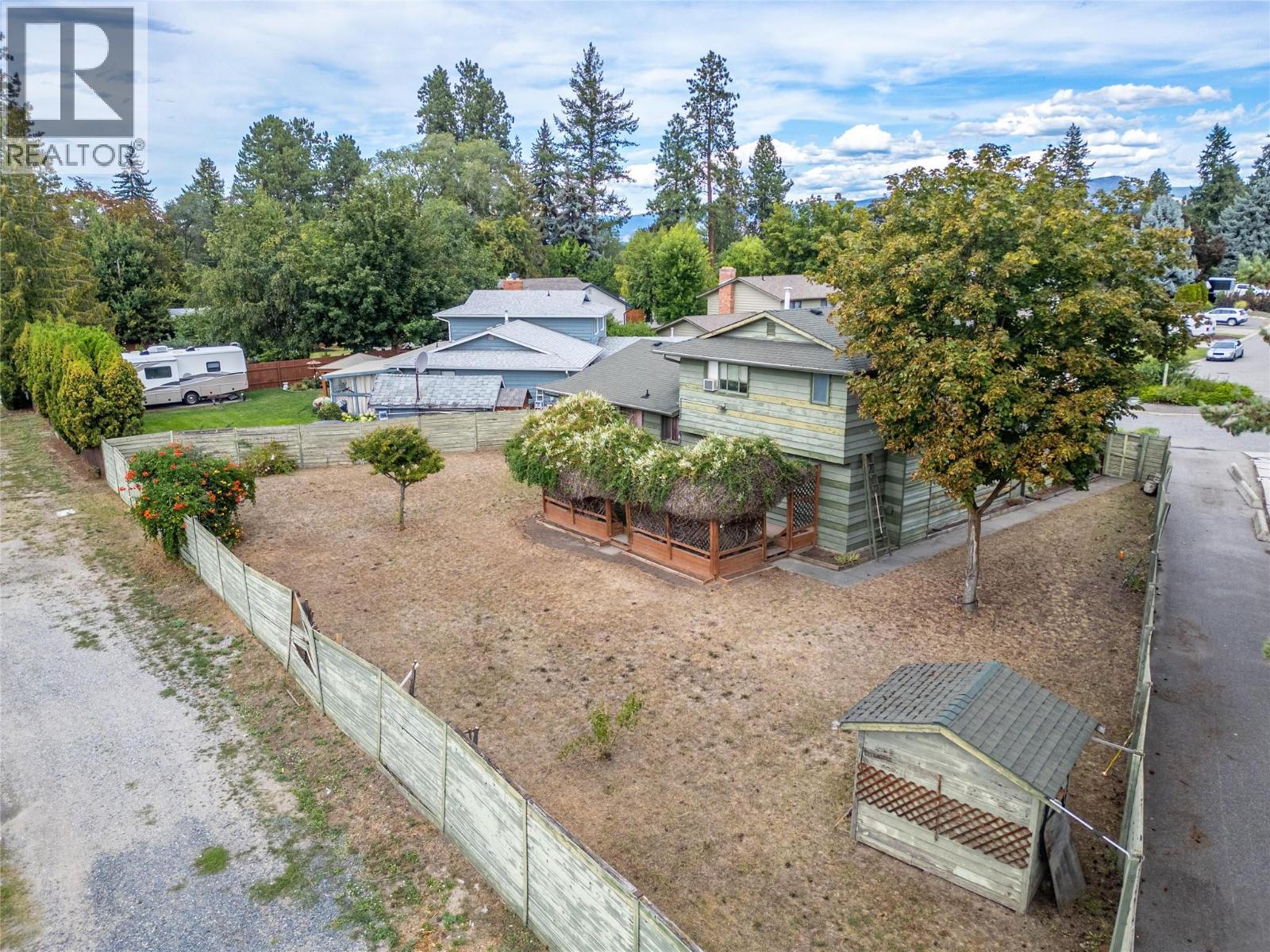 Photo 11 of 620 Tomby Court, Kelowna BC