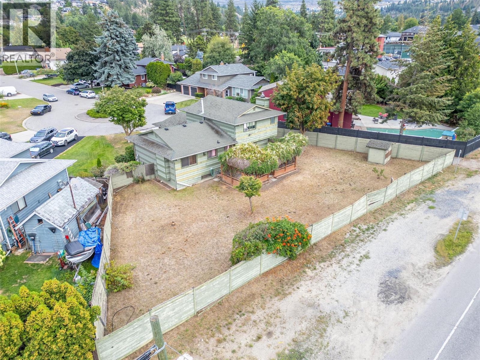 Photo 10 of 620 Tomby Court, Kelowna BC
