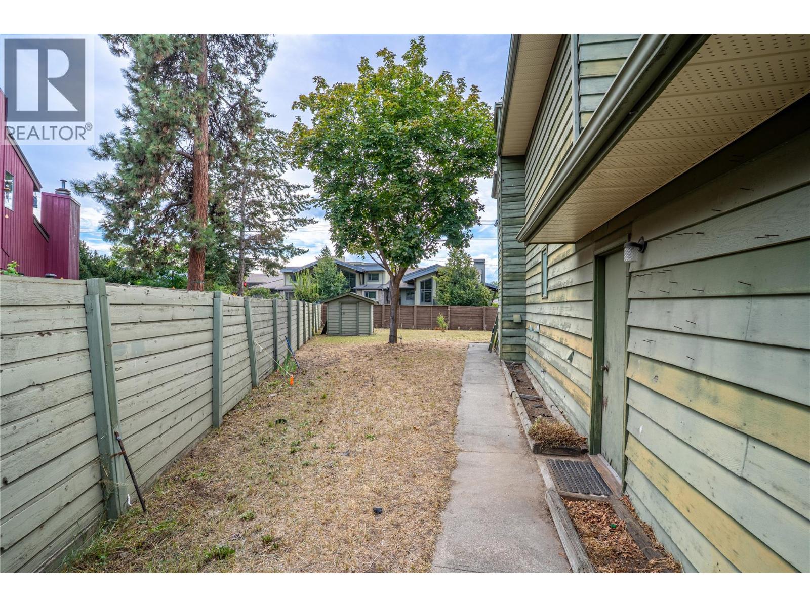 Photo 3 of 620 Tomby Court, Kelowna BC