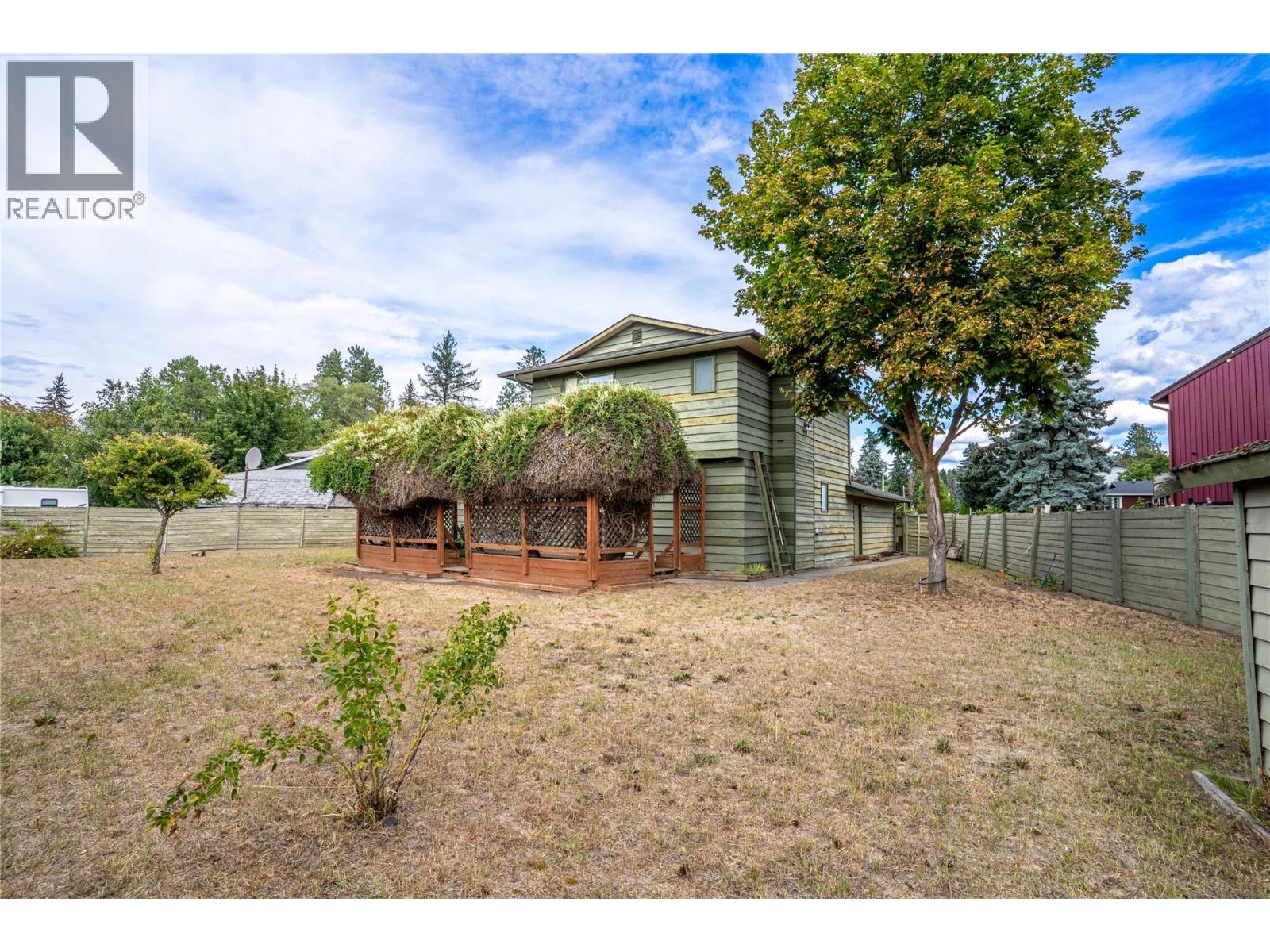 Photo 8 of 620 Tomby Court, Kelowna BC