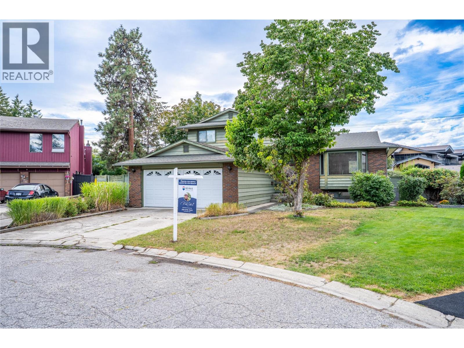 Photo 9 of 620 Tomby Court, Kelowna BC