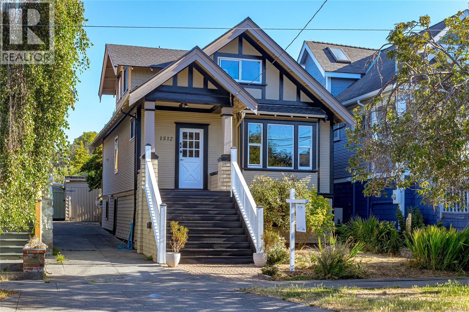 Photo 30 of 1512 Brooke St, Victoria BC