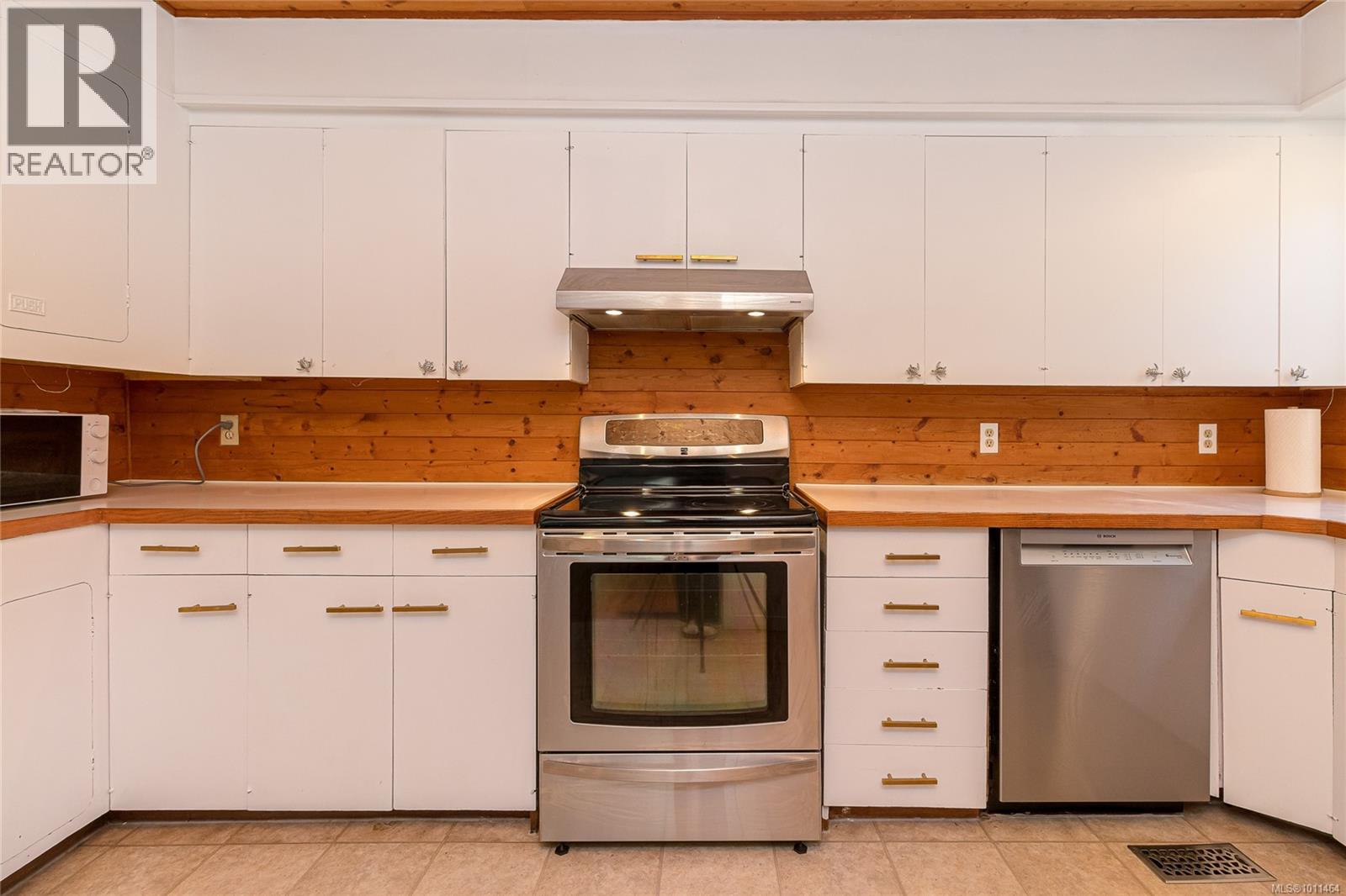 Photo 19 of 1512 Brooke St, Victoria BC