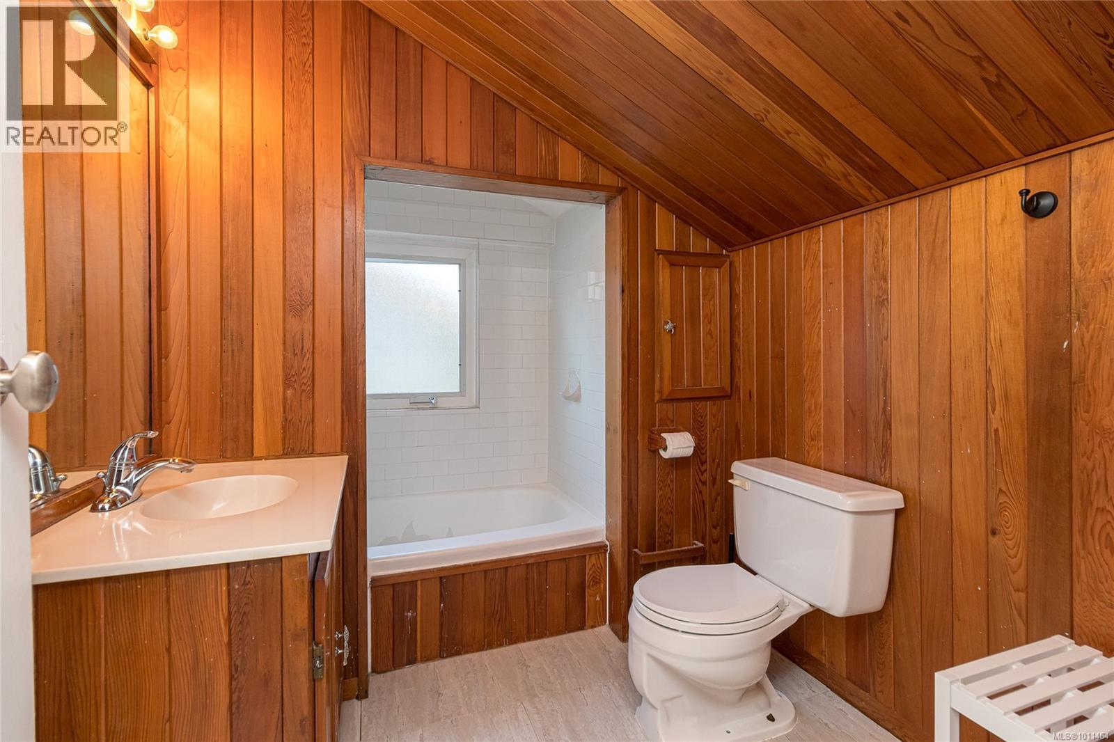 Photo 2 of 1512 Brooke St, Victoria BC
