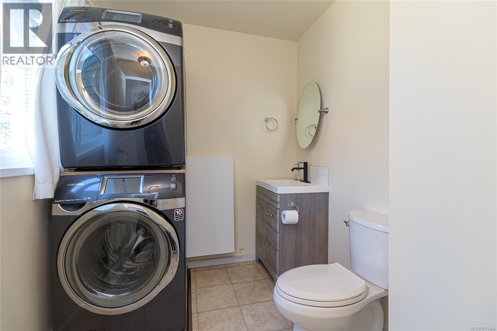 Photo 3 of 1512 Brooke St, Victoria BC