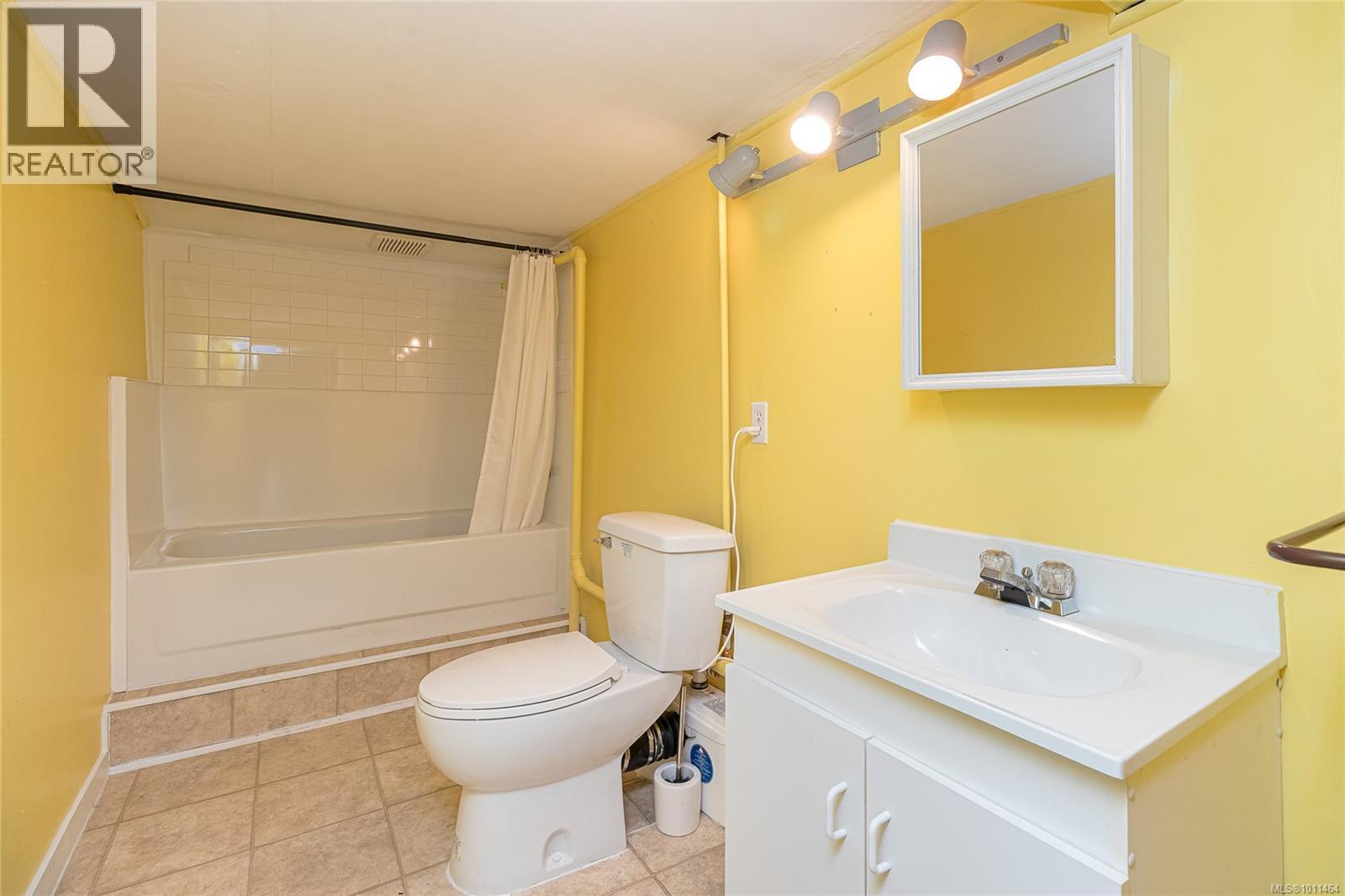Photo 4 of 1512 Brooke St, Victoria BC