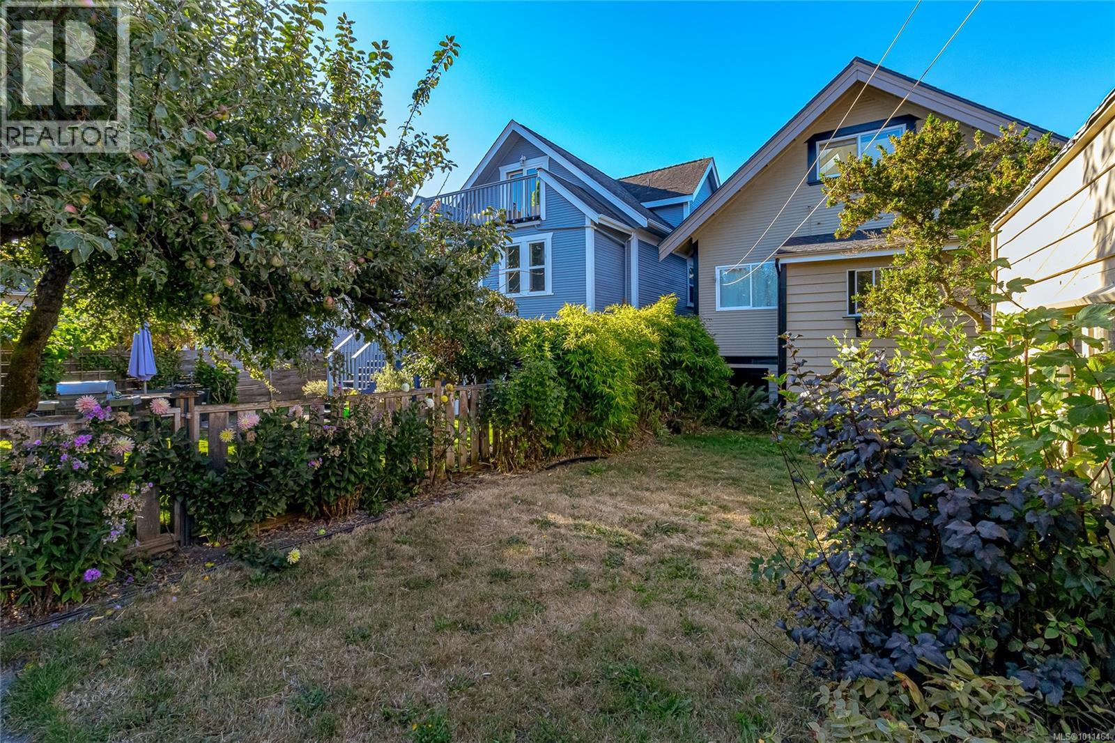 Photo 8 of 1512 Brooke St, Victoria BC