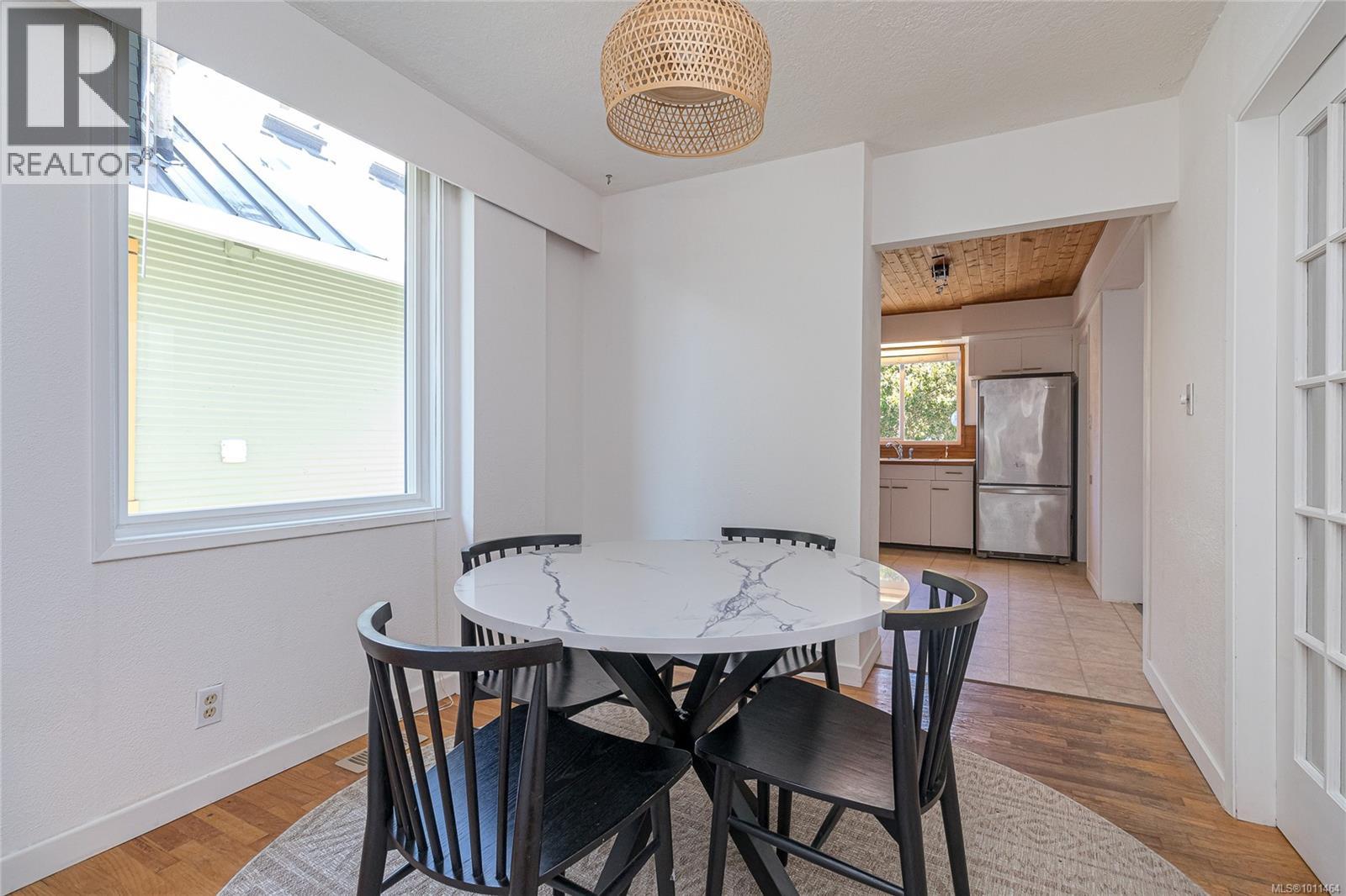Photo 32 of 1512 Brooke St, Victoria BC