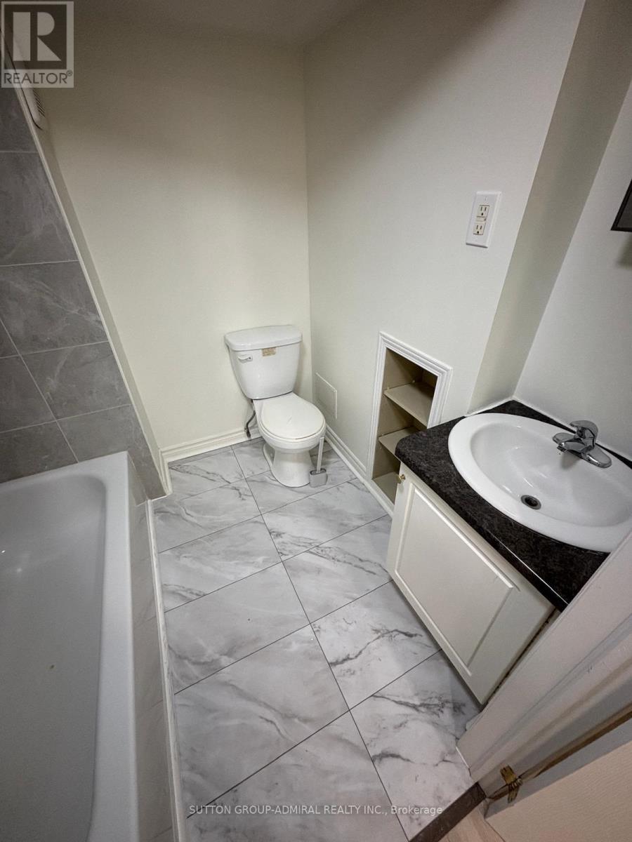 Photo 3 of 1 116 Fisherville Road, Toronto ON
