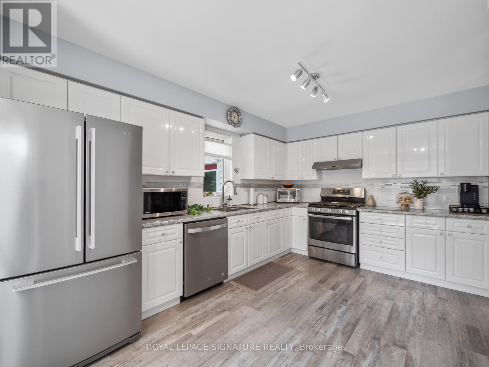 Photo 41 of 33 Steelhead Lane, Clarington ON