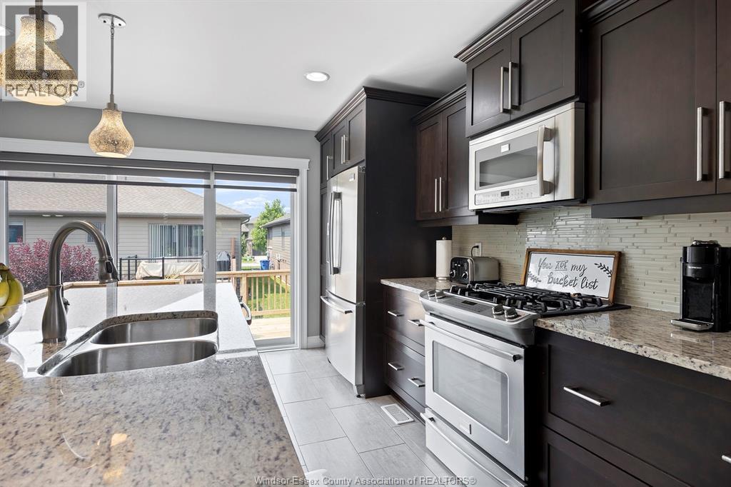 Photo 11 of 11922 Thistledown Avenue, Windsor ON
