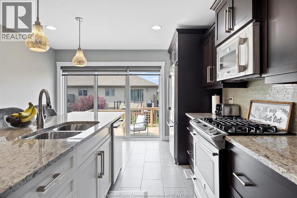 Photo 8 of 11922 Thistledown Avenue, Windsor ON