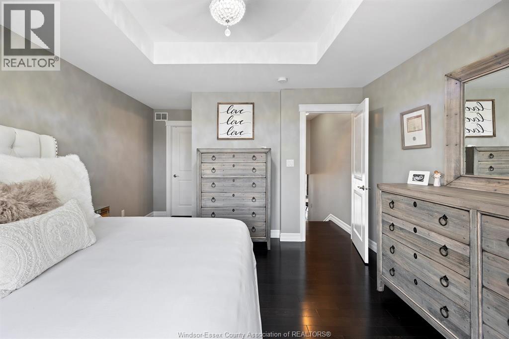 Photo 13 of 11922 Thistledown Avenue, Windsor ON