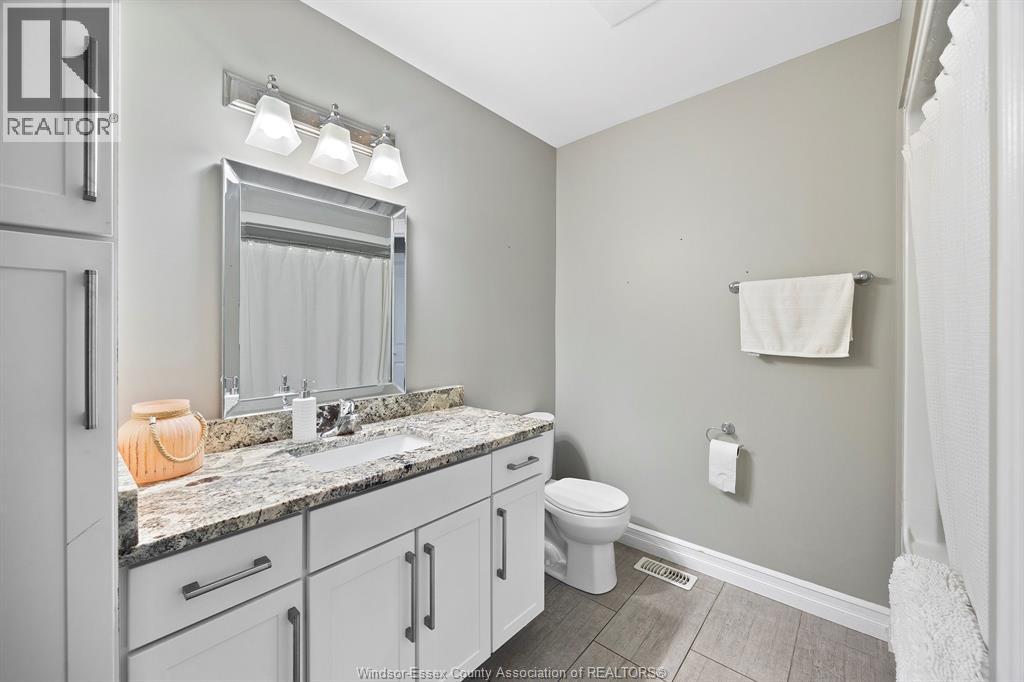 Photo 16 of 11922 Thistledown Avenue, Windsor ON