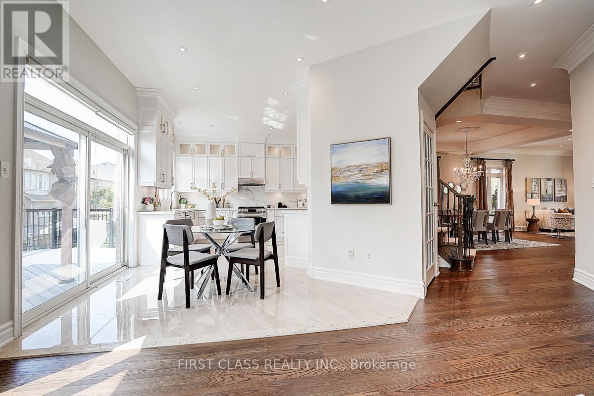 Photo 13 of 50 Hayfield Crescent, Richmond Hill ON