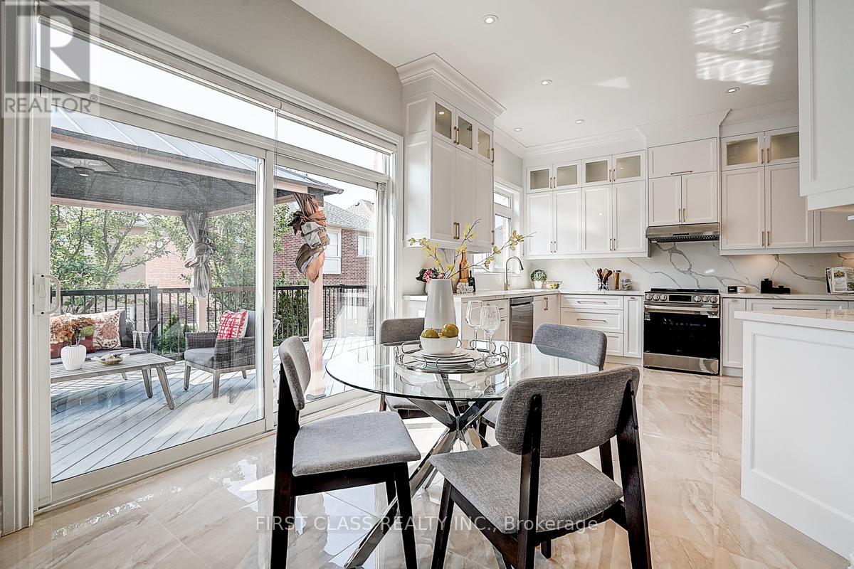 Photo 14 of 50 Hayfield Crescent, Richmond Hill ON