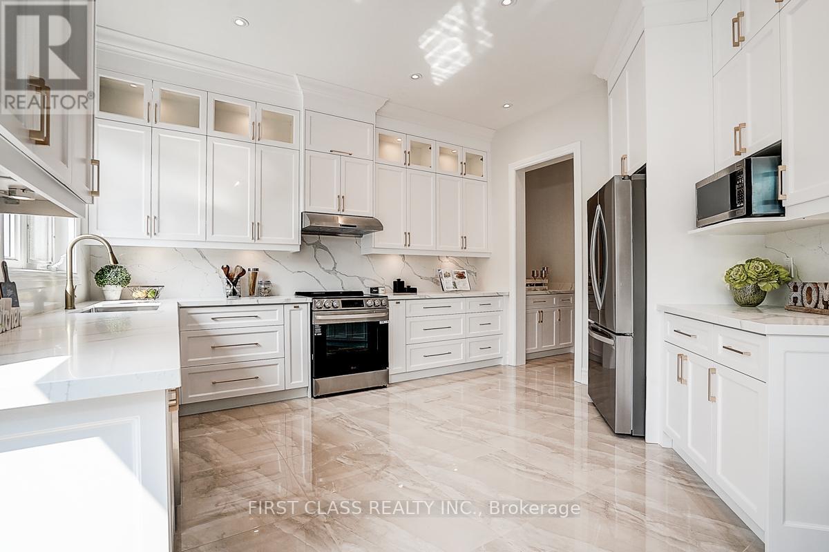 Photo 15 of 50 Hayfield Crescent, Richmond Hill ON