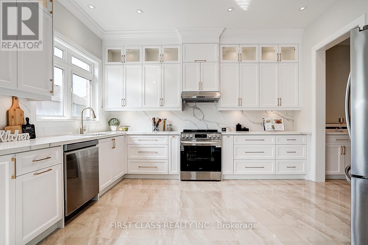 Photo 16 of 50 Hayfield Crescent, Richmond Hill ON