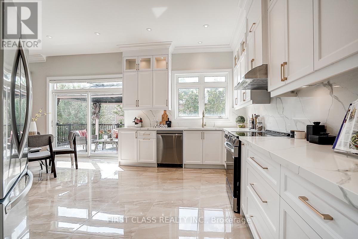 Photo 17 of 50 Hayfield Crescent, Richmond Hill ON