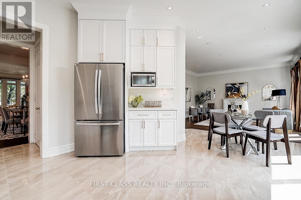 Photo 18 of 50 Hayfield Crescent, Richmond Hill ON
