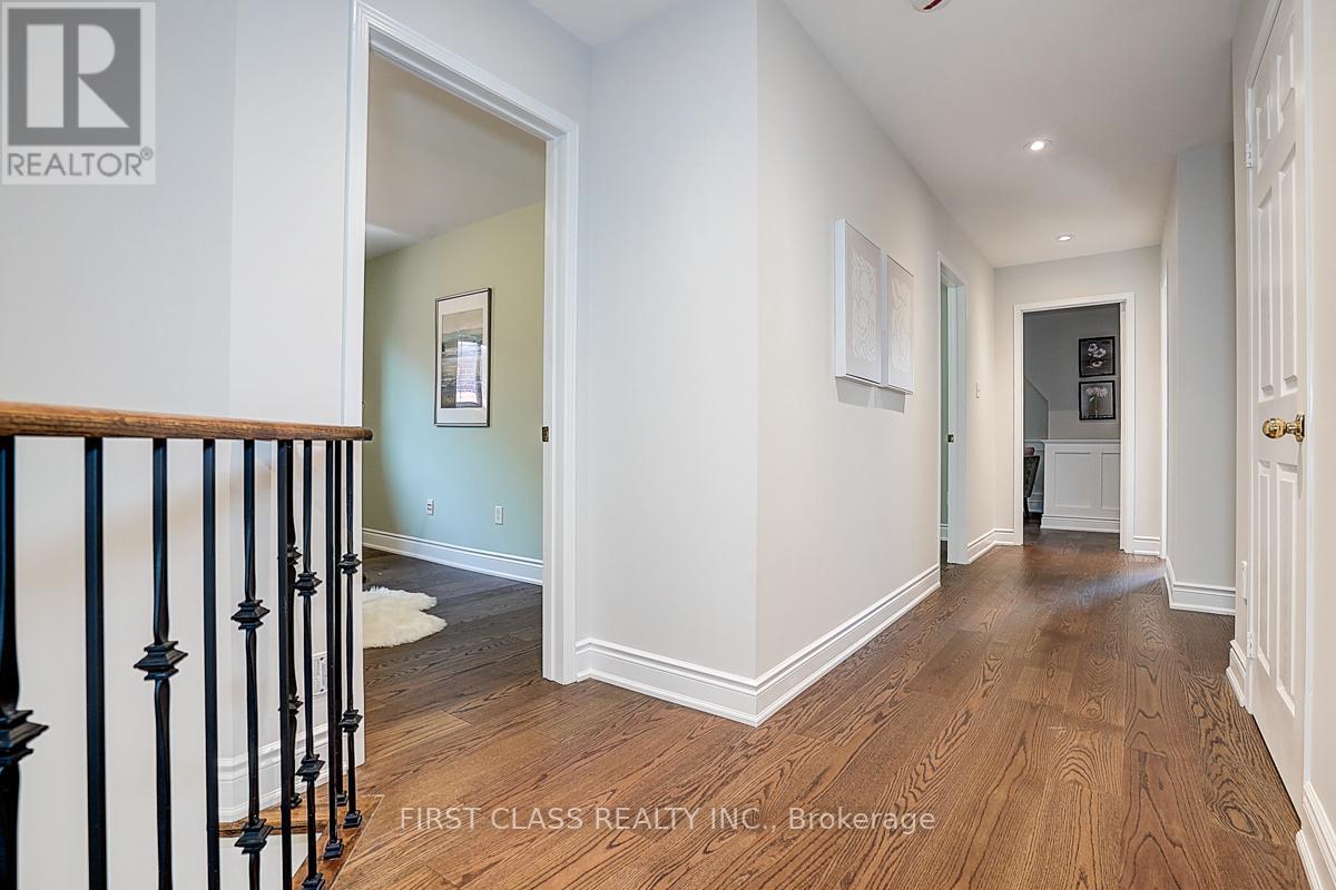 Photo 22 of 50 Hayfield Crescent, Richmond Hill ON