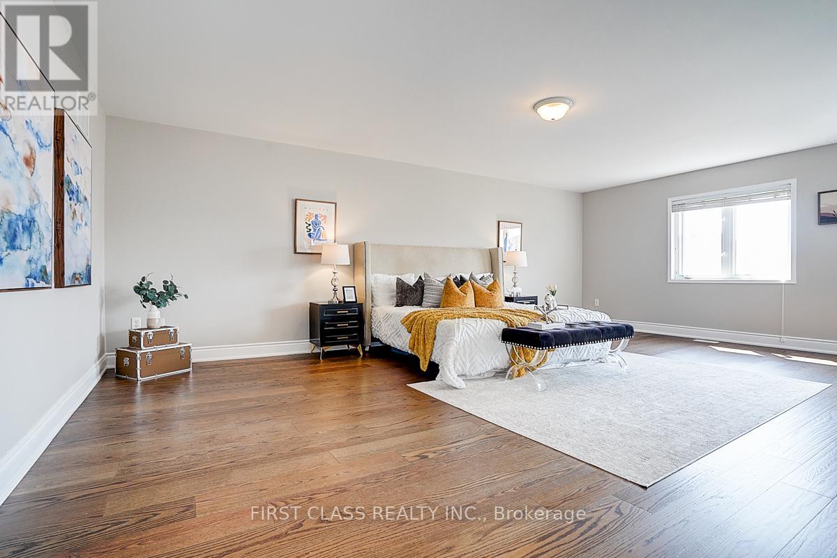 Photo 23 of 50 Hayfield Crescent, Richmond Hill ON