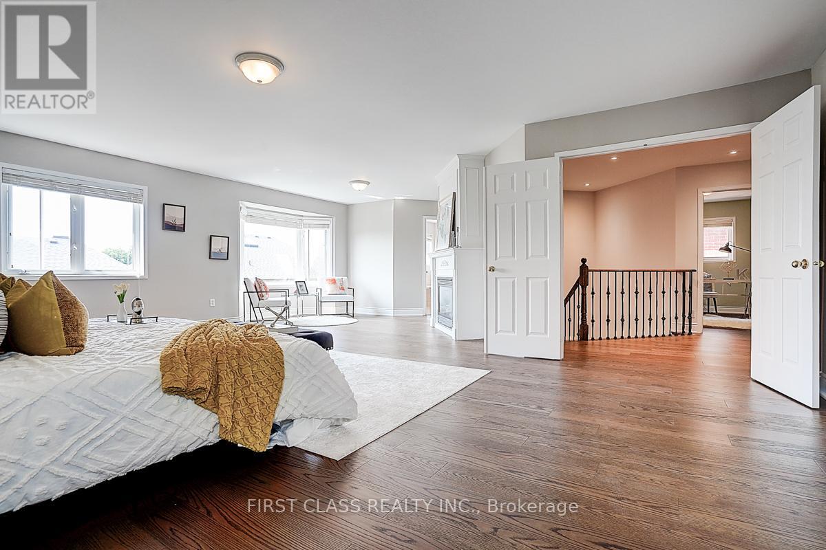Photo 25 of 50 Hayfield Crescent, Richmond Hill ON