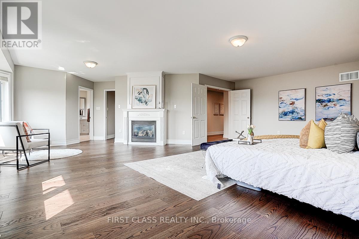 Photo 26 of 50 Hayfield Crescent, Richmond Hill ON