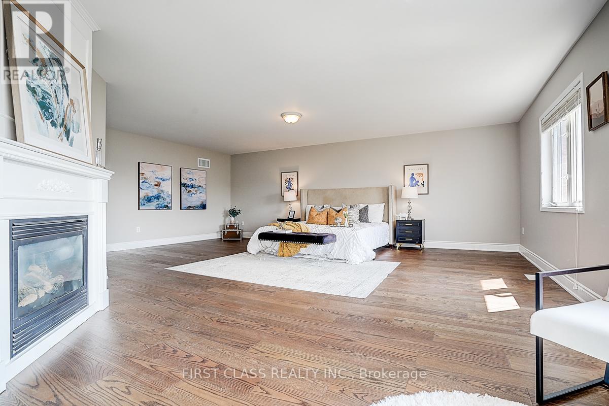Photo 28 of 50 Hayfield Crescent, Richmond Hill ON