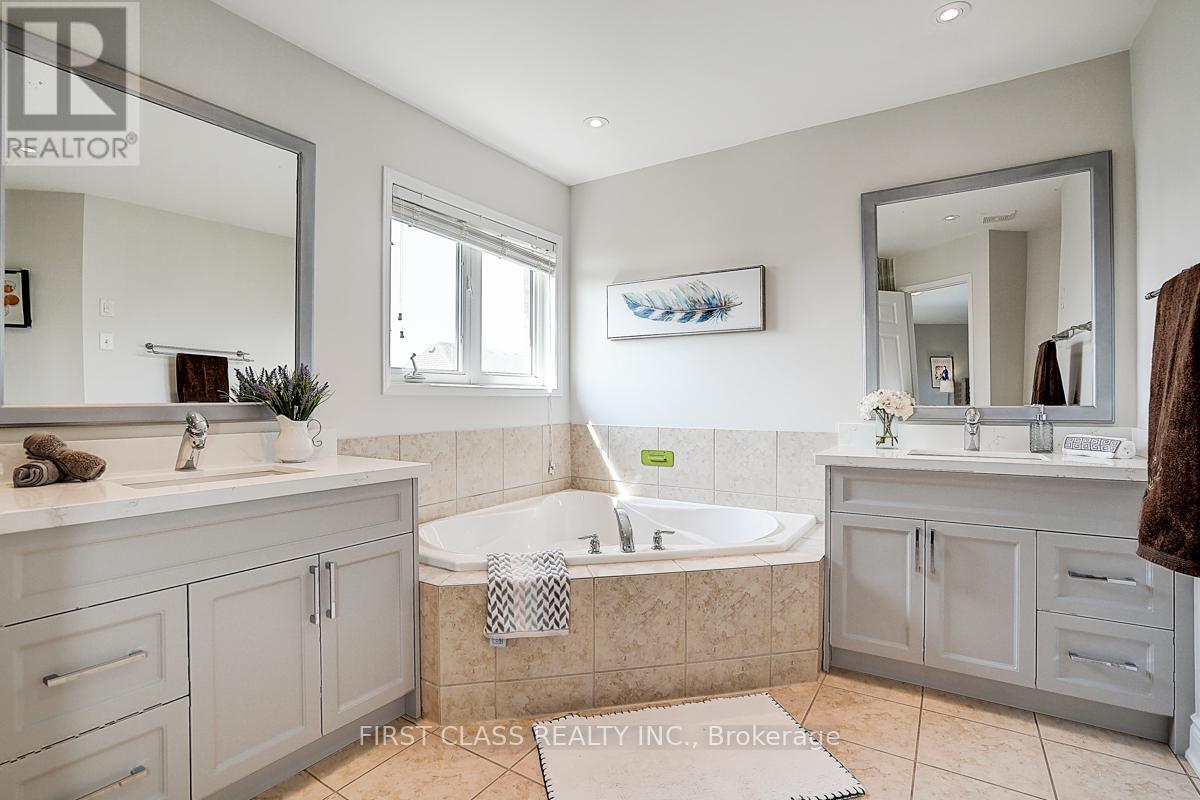 Photo 29 of 50 Hayfield Crescent, Richmond Hill ON