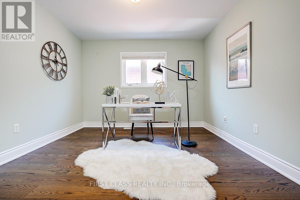 Photo 31 of 50 Hayfield Crescent, Richmond Hill ON