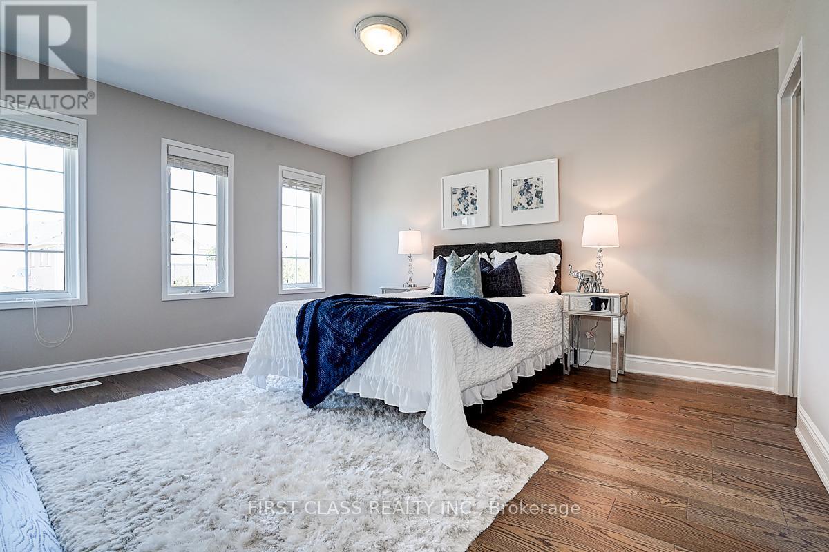 Photo 32 of 50 Hayfield Crescent, Richmond Hill ON