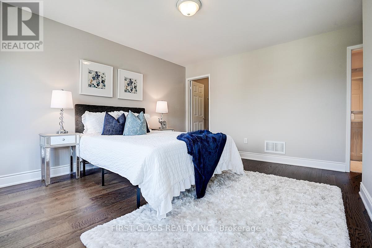 Photo 33 of 50 Hayfield Crescent, Richmond Hill ON